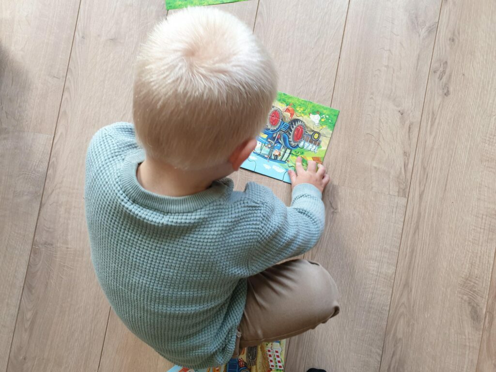 Guido aan het puzzelen