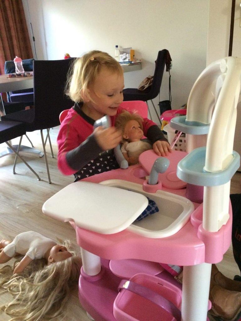 Kijkje in de speelgoedhoek bij..Blogsbyingrid-Kiddeaus